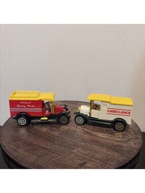 Reader's Digest Collector's Set of 2 Classic Ambulance & Delivery Trucks Plastic